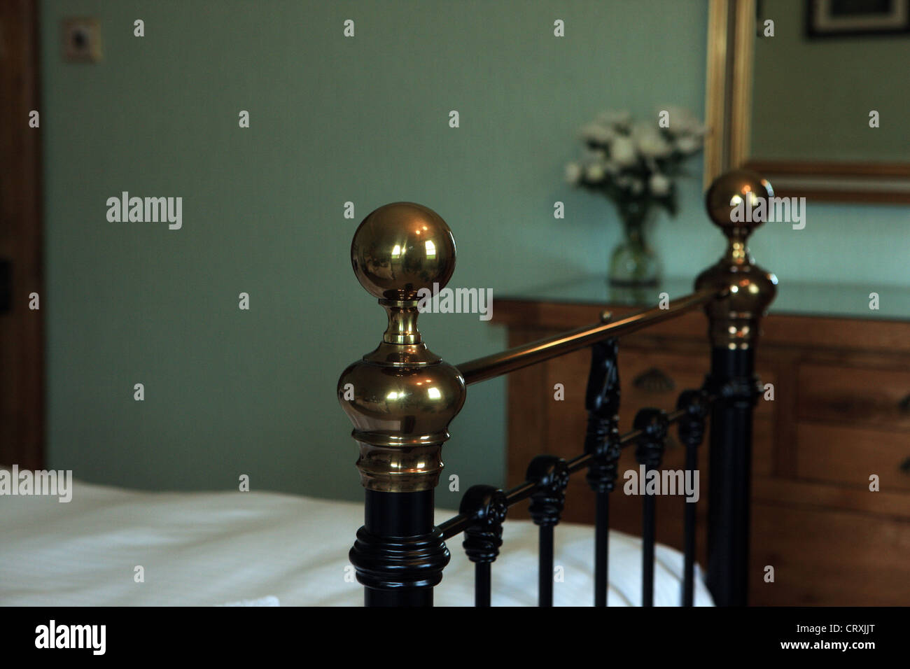 Letto in ottone in stile vittoriano camera da letto Foto Stock
