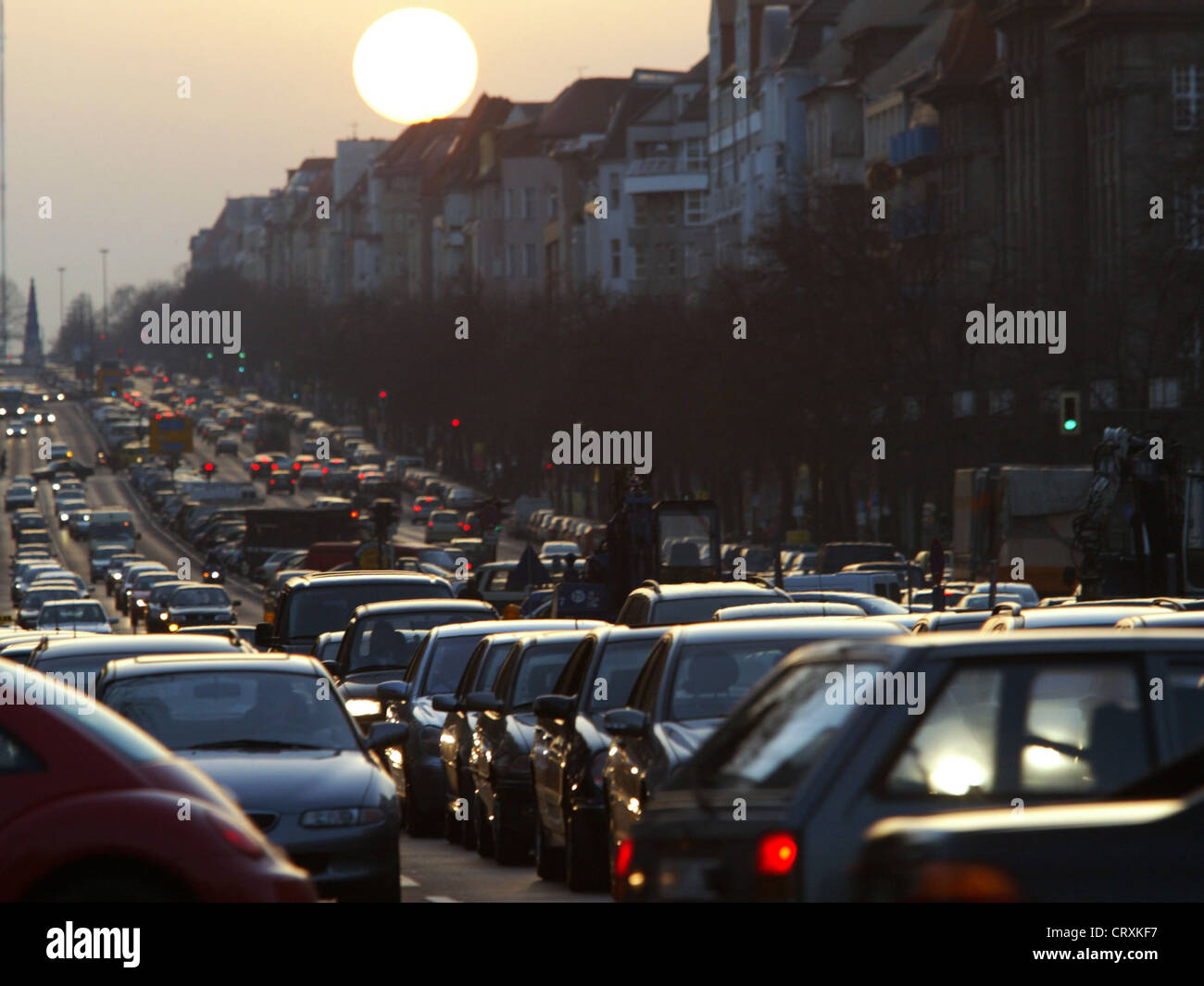 Snapshot su una strada trafficata in Berlino Foto Stock