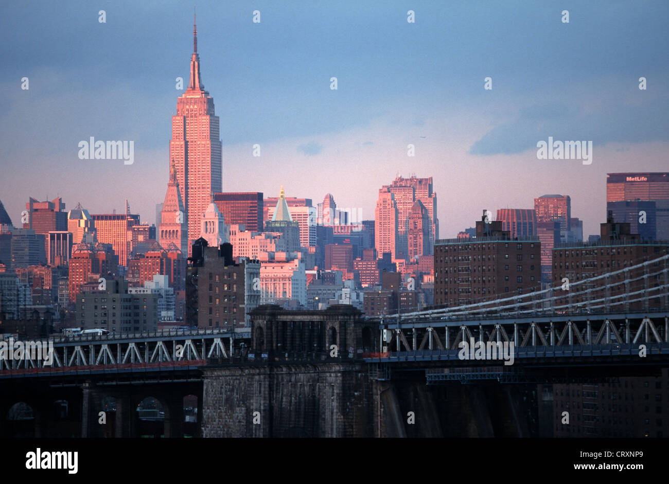 New York skyline della città con l'Empire State Building Foto Stock