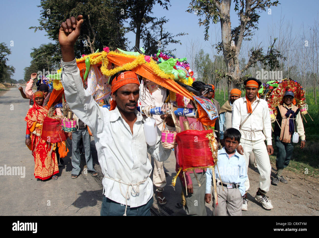 Gli indù un pellegrinaggio in uno dei loro luoghi santi. Regione Rampur, Uttar Pradesh, India Foto Stock