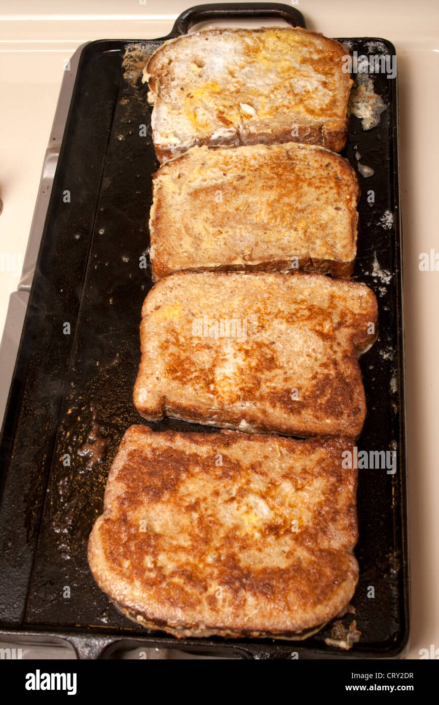 Piastra di toast alla francese per la cottura. Cavo WI Wisconsin USA Foto Stock