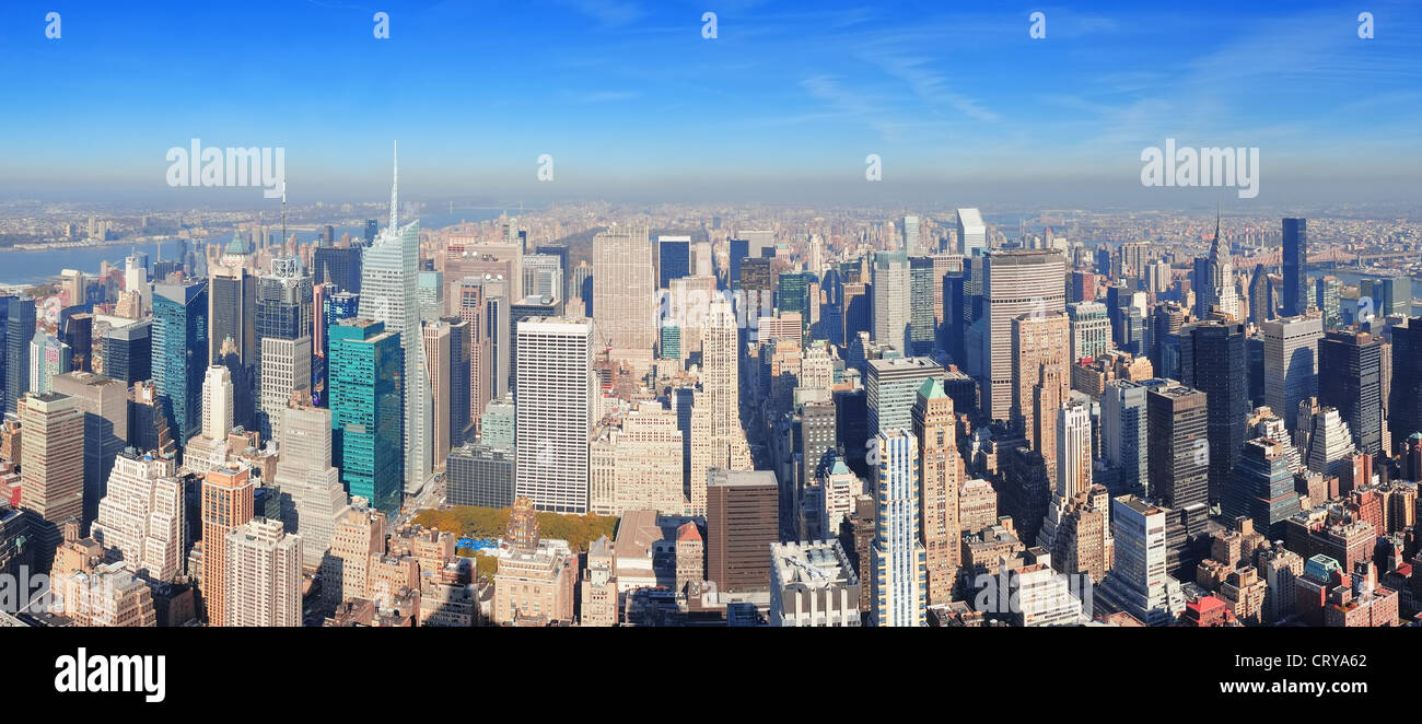 New York City grattacieli di Manhattan antenna vista panorama nel giorno. Foto Stock