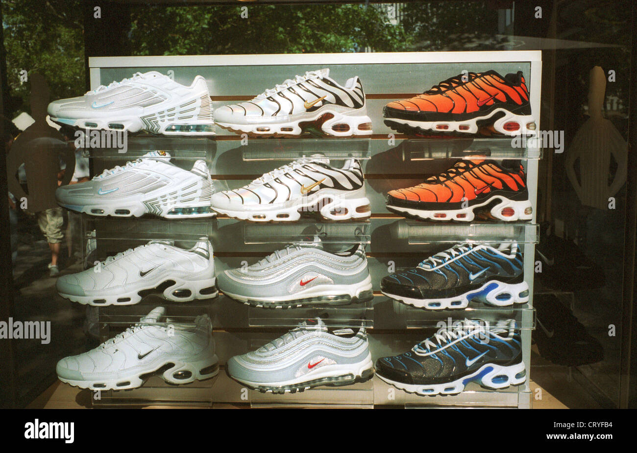 Berlino, vetrina con calzature sportive per Nike Foto Stock