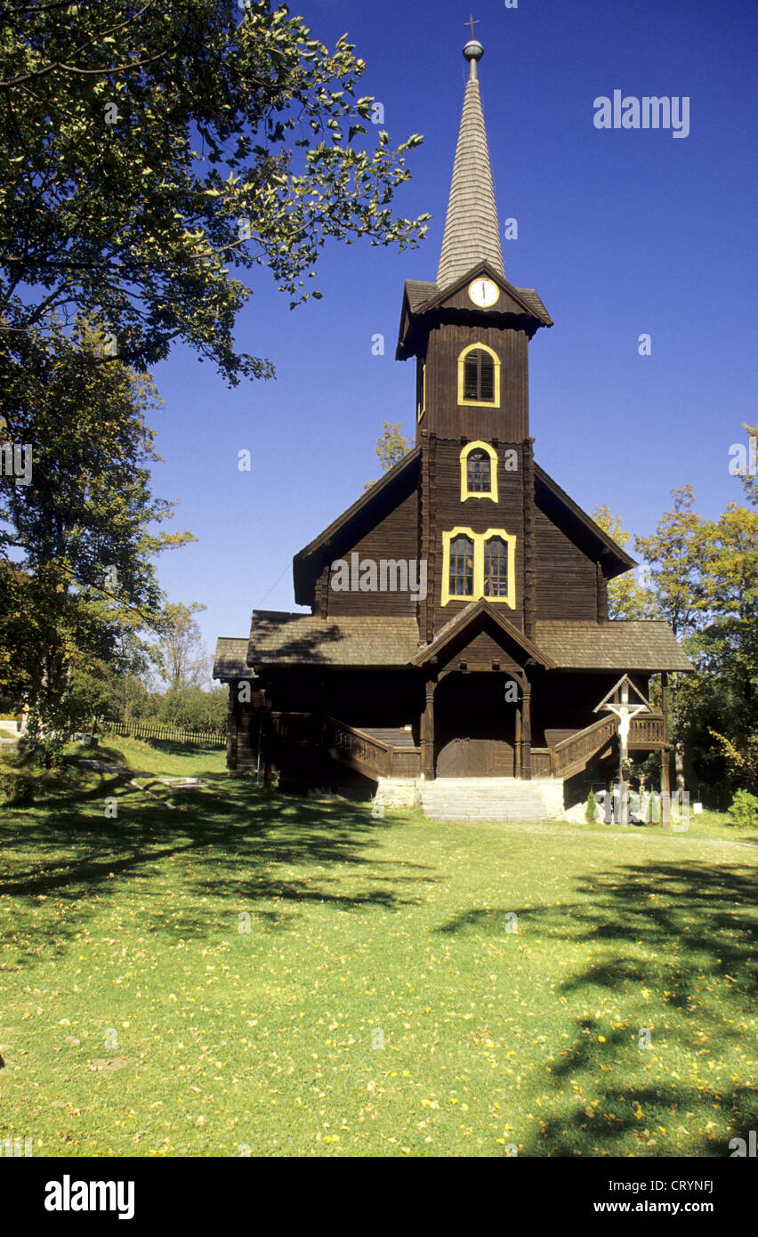 La chiesa in legno a Tatranska Javorina in Alti Tatra, Slovacchia. Foto Stock