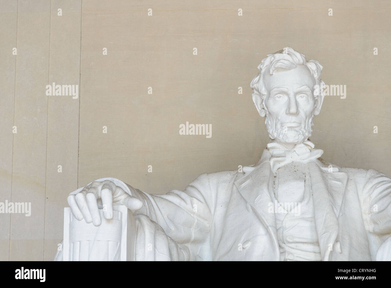 WASHINGTON DC, Stati Uniti d'America - Abraham Lincoln statua di Lincoln Memorial paesaggio con Copyspace a sinistra. Dettaglio della statua di un insediato il Presidente Abraham Lincoln guardando fuori dal Lincoln Memorial verso il Monumento di Washington e gli Stati Uniti Capitol. Con copyspace in alto a sinistra del telaio. Foto Stock