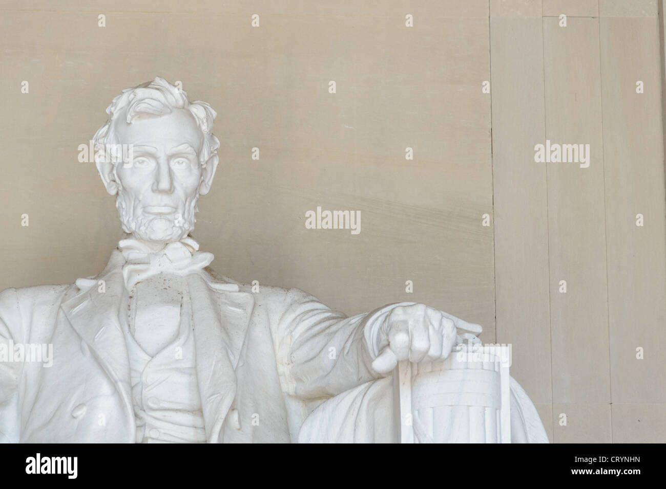 WASHINGTON DC, Stati Uniti d'America - Abraham Lincoln statua di Lincoln Memorial paesaggio con Copyspace a destra. Dettaglio della statua di un insediato il Presidente Abraham Lincoln guardando fuori dal Lincoln Memorial verso il Monumento di Washington e gli Stati Uniti Capitol. Con copyspace in alto a destra del telaio. Foto Stock