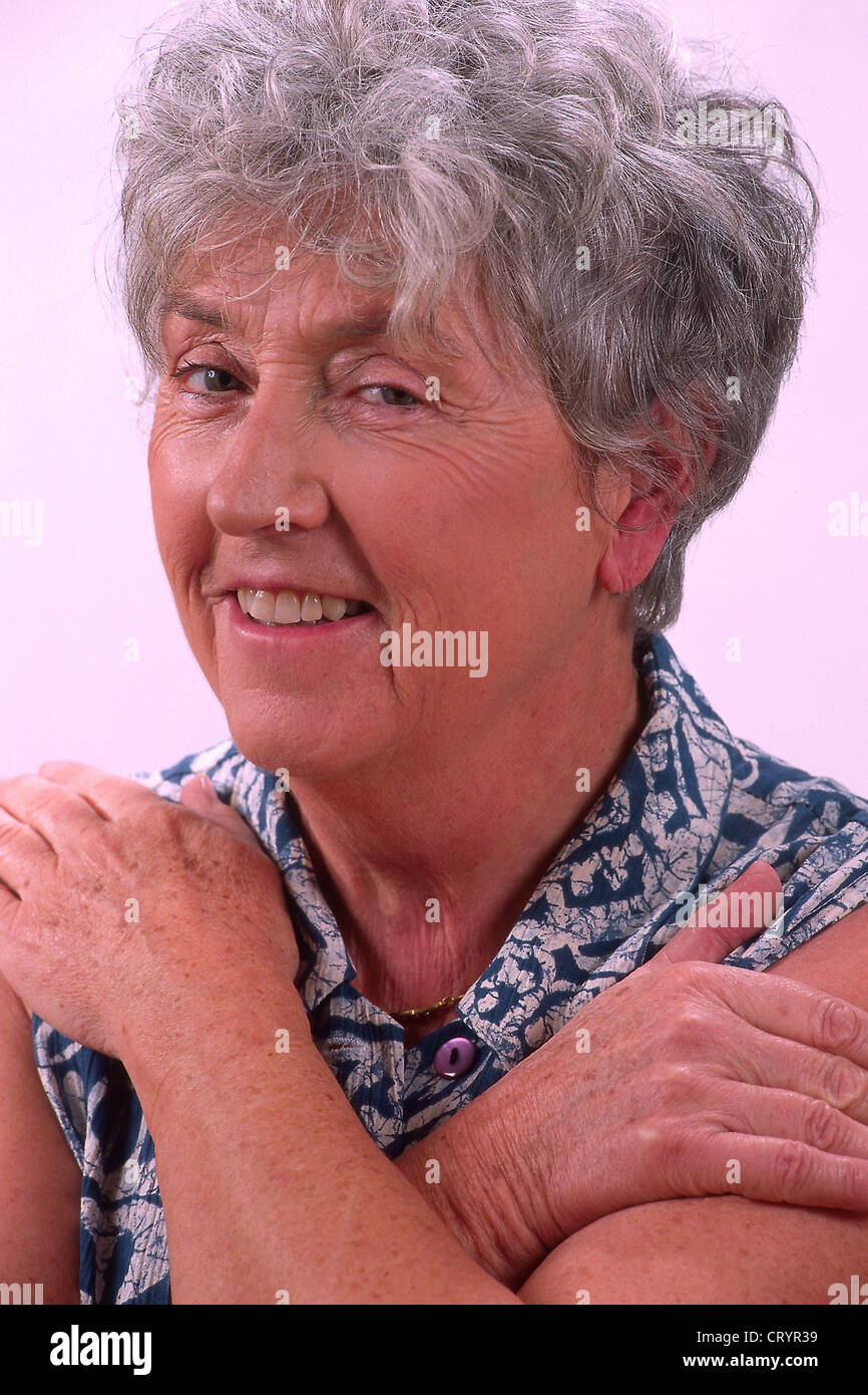 Ritratto di +65 YR-vecchia donna Foto Stock