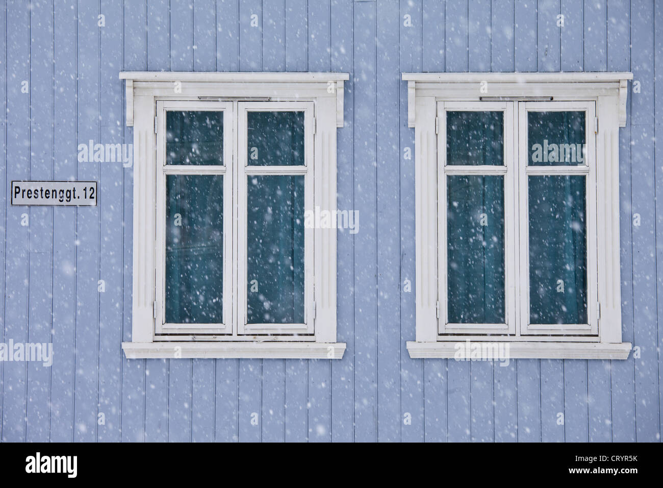 Architettura tradizionale in Prestenggata nella città di Tromso, nel Circolo Polare Artico nel nord della Norvegia Foto Stock
