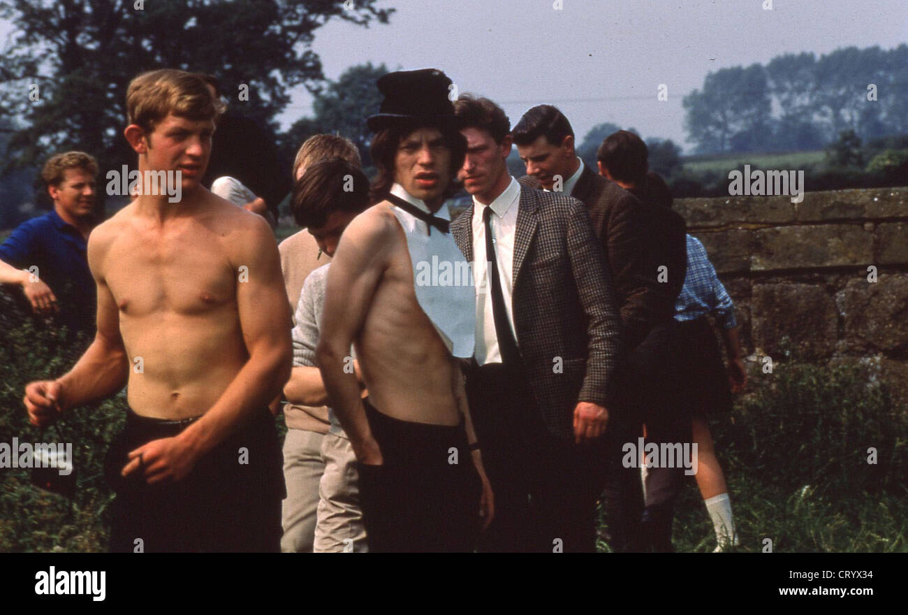 005630 - Mick Jagger al banchetto di mendicanti photo shoot a Sarum Chase, West Hampstead il 7 Luglio 1968 Foto Stock