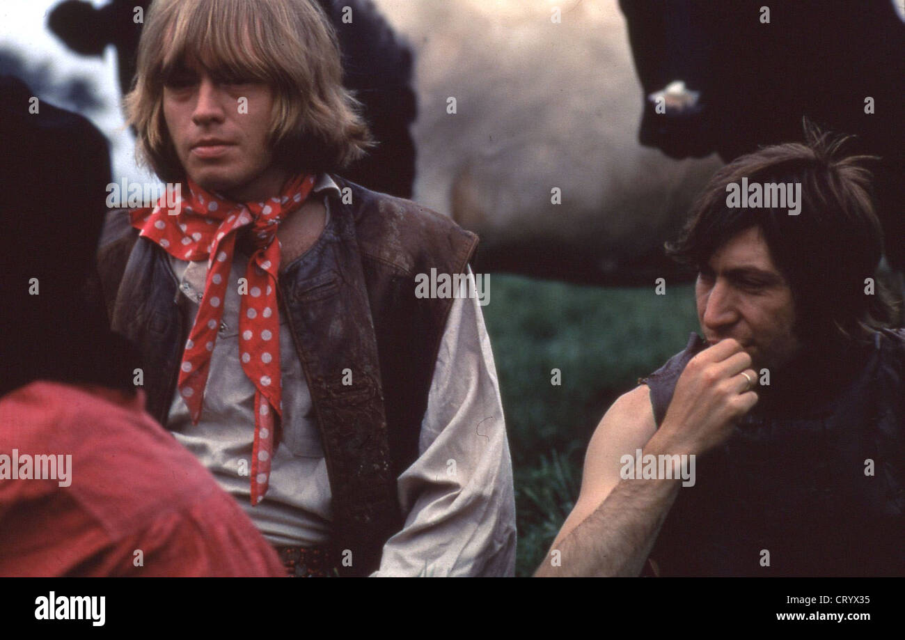 005631 - Brian Jones e Charlie Watts alla Beggars Banquet photo shoot a Sarum Chase, West Hampstead il 7 Luglio 1968 Foto Stock