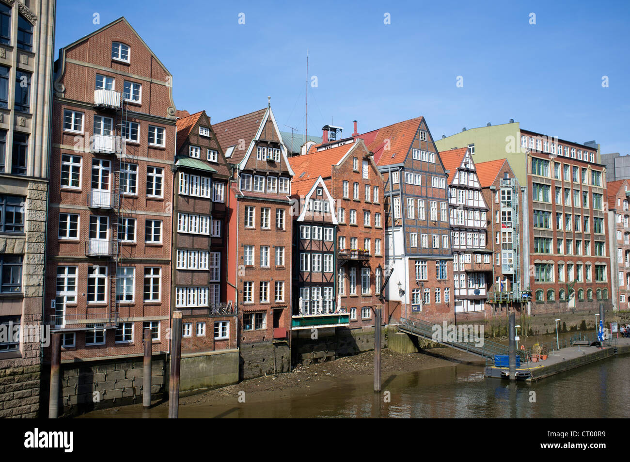 Metà storico-case con travi di legno a Nikolaifleet Amburgo Germania Foto Stock