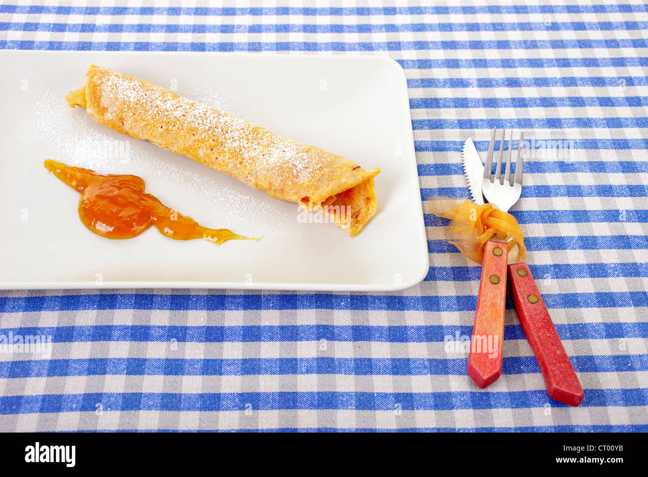 Crêpe con marmellata di albicocche Foto Stock