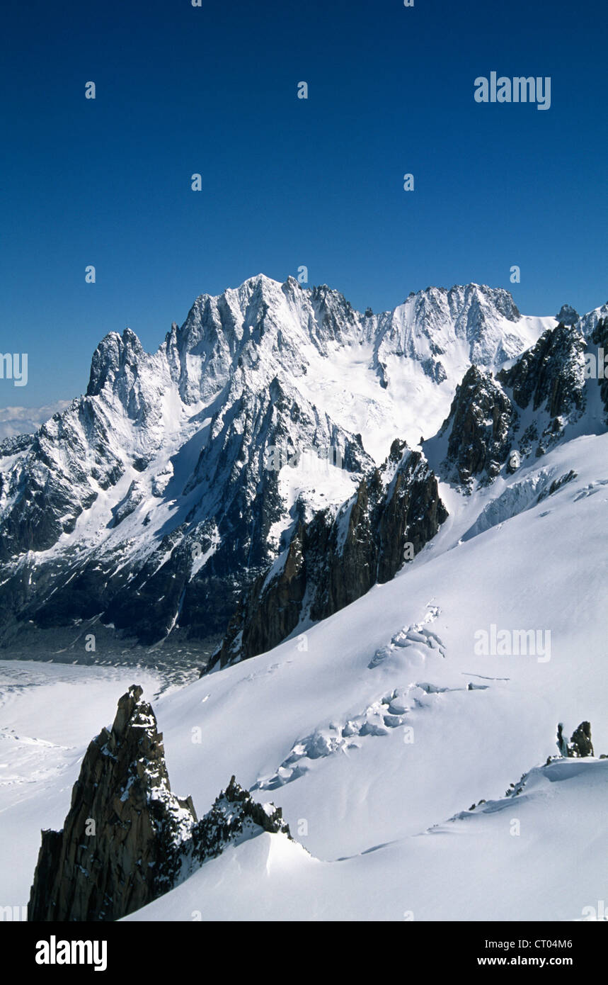 Francia, Alpi, Savoie, Chamonix, Aiguille du Dru, Aiguille Verte, Foto Stock
