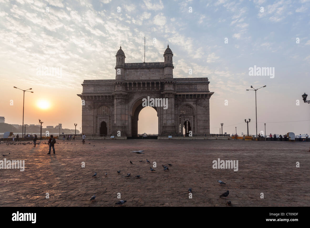 Gateway of India, Mumbai, India, con il sorgere del sole al mattino presto Foto Stock