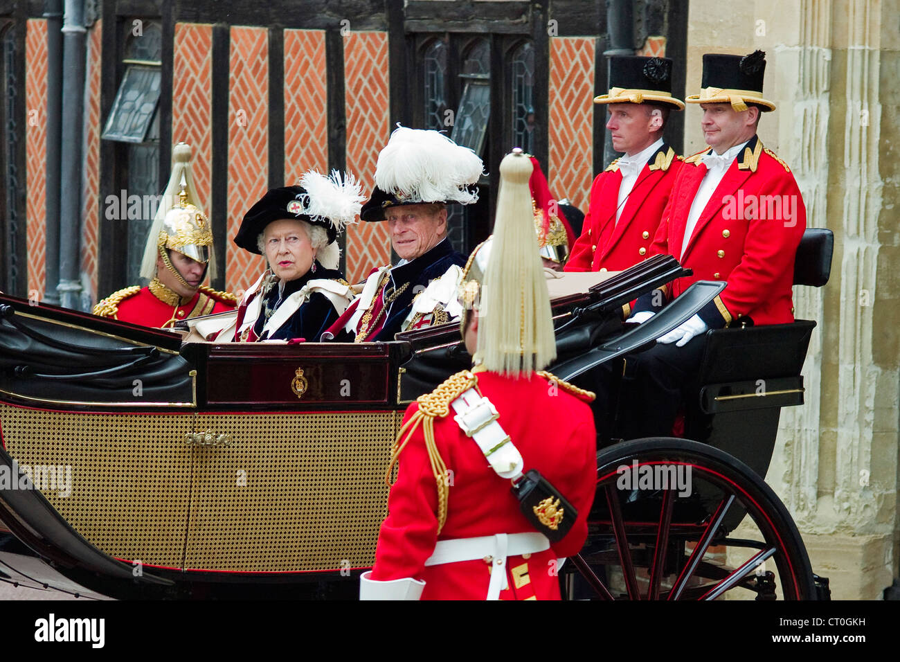 Sua Maestà la Regina Elisabetta II e il Principe Filippo Duca di Edimburgo a Garter cerimonia della Giornata al Castello di Windsor 14 Giugno 2010. PER0209 Foto Stock
