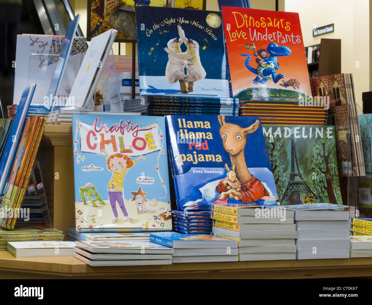 Libro dei bambini sezione, prenota rivenditore, NYC Foto Stock