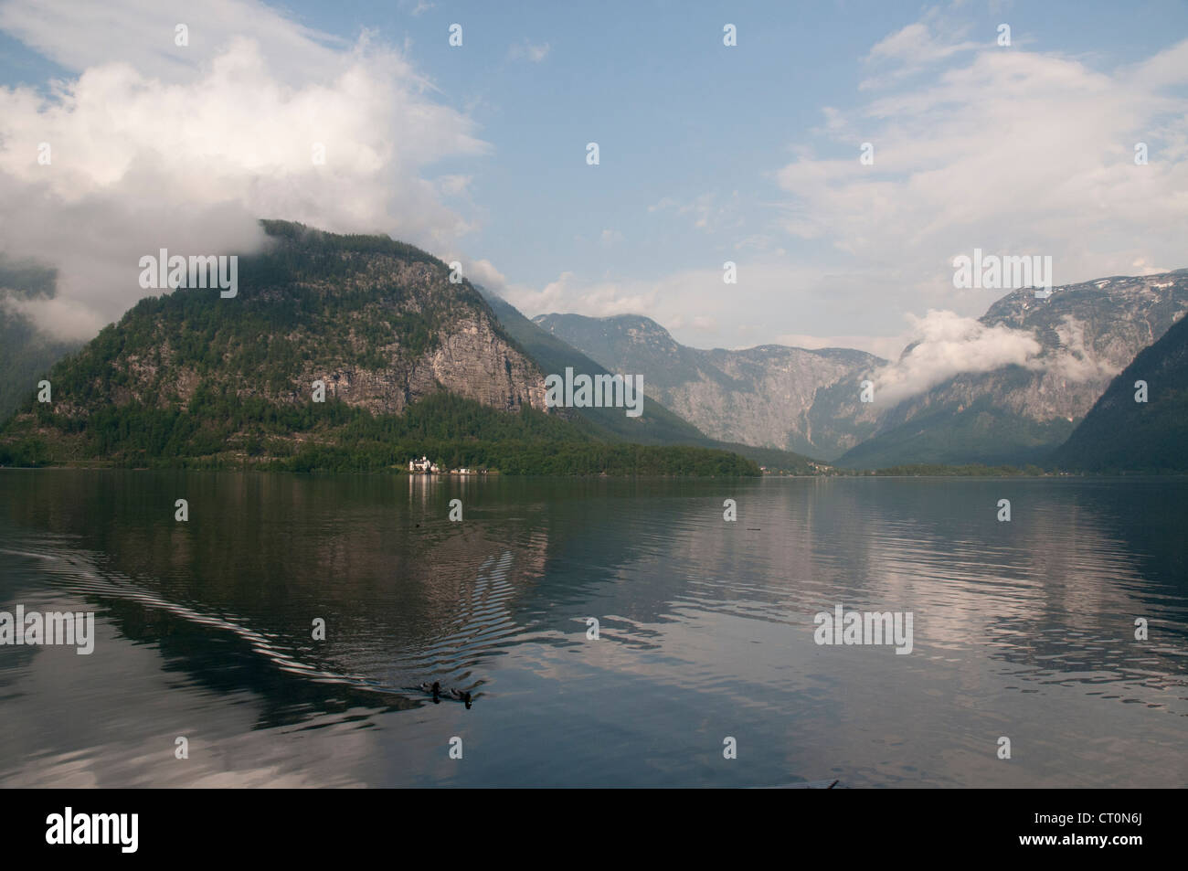 Hallstätter SEE (lago) dal villaggio Salzkammergut di Hallstatt, Oberösterreich (alta Austria) Foto Stock