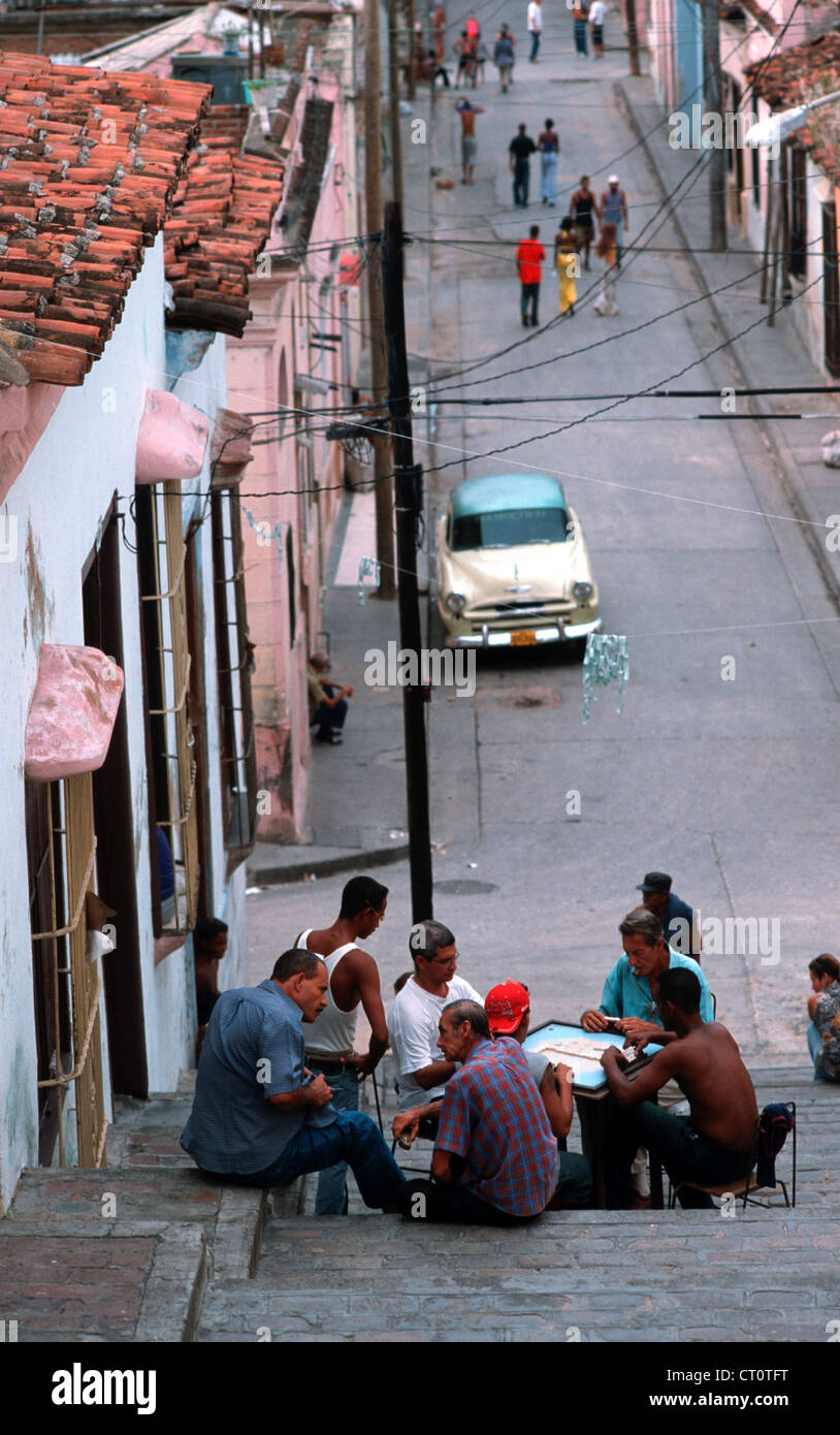 I cubani in Domino sociale sulla strada Foto Stock