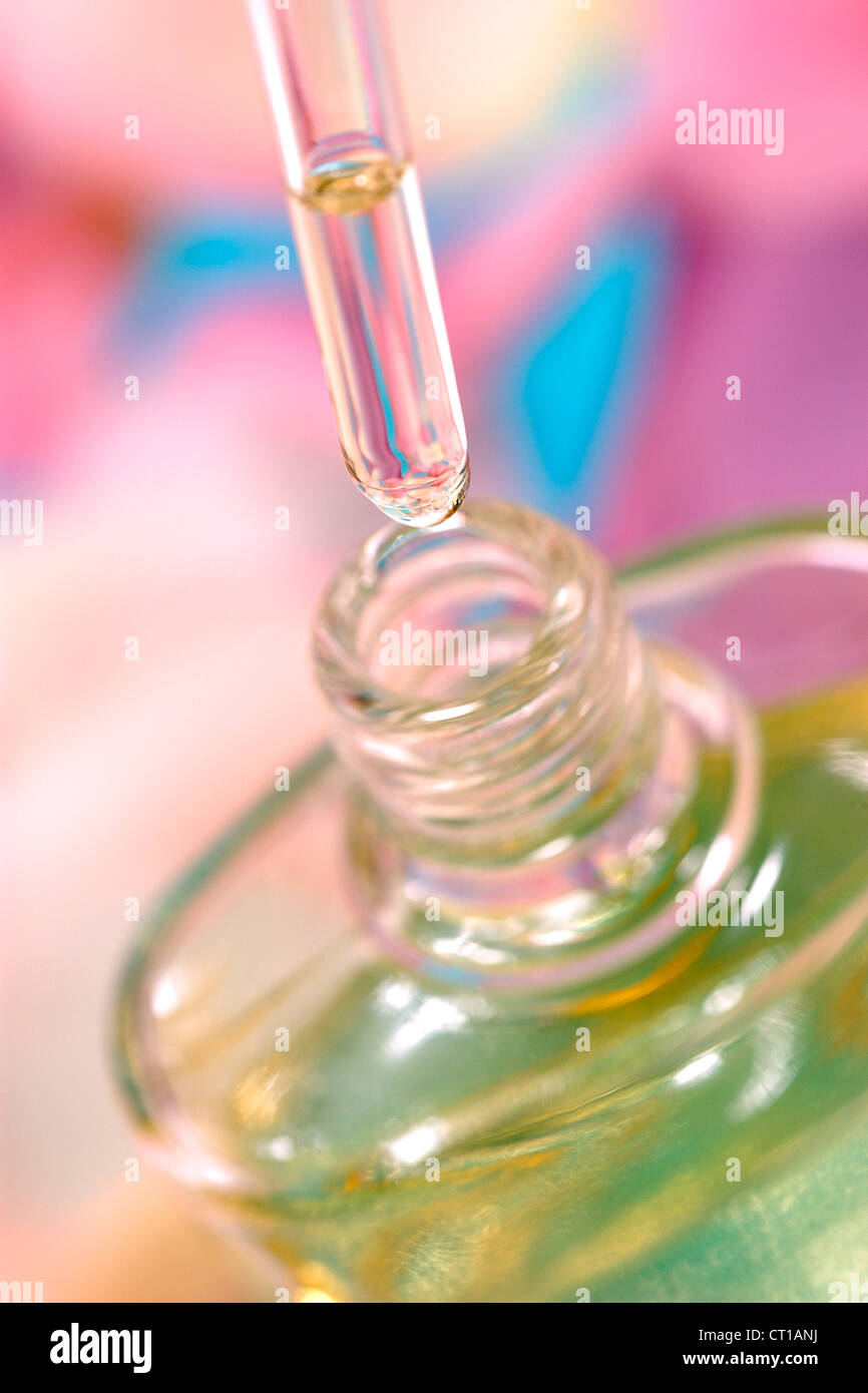 OLIO ESSENZIALE Foto Stock