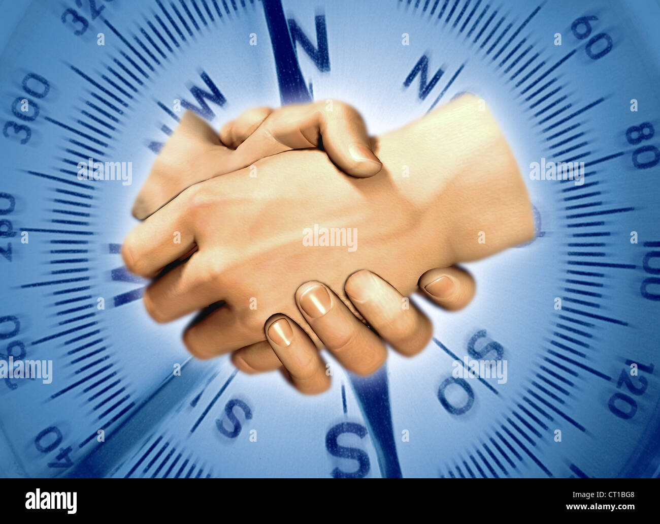 Agitare le mani di fronte a una scala di bussola - 2 Hände reichen sich die mano vor einem Kompass im Hintergrund Foto Stock