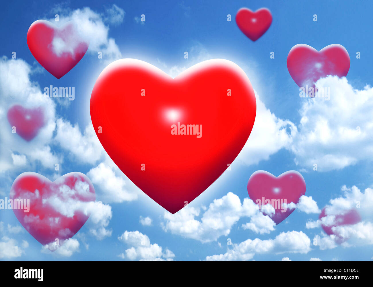 Cuori nel cielo blu Foto Stock