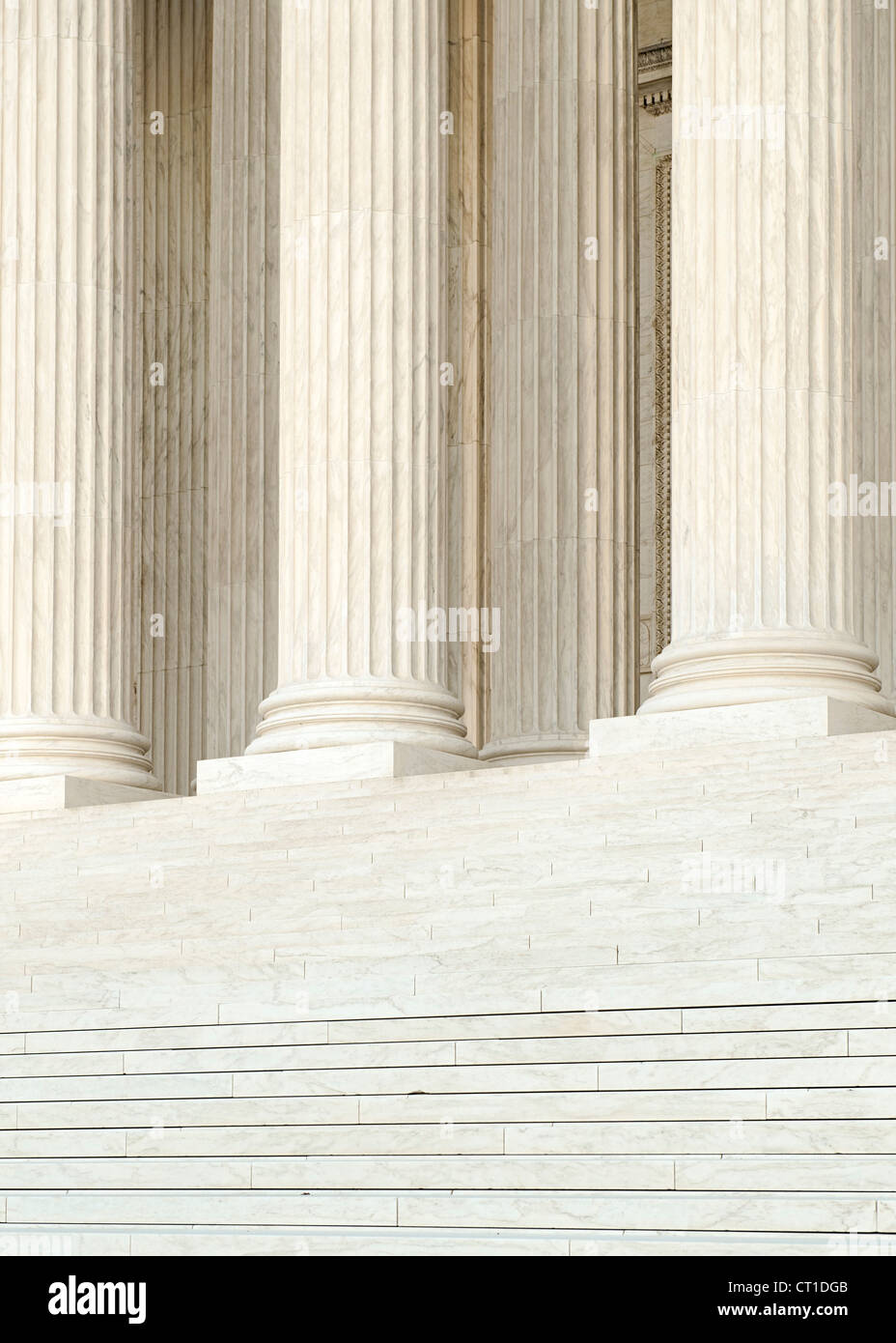 Le fasi e le colonne della Corte suprema degli Stati Uniti edificio in Washington DC, Stati Uniti d'America. Foto Stock