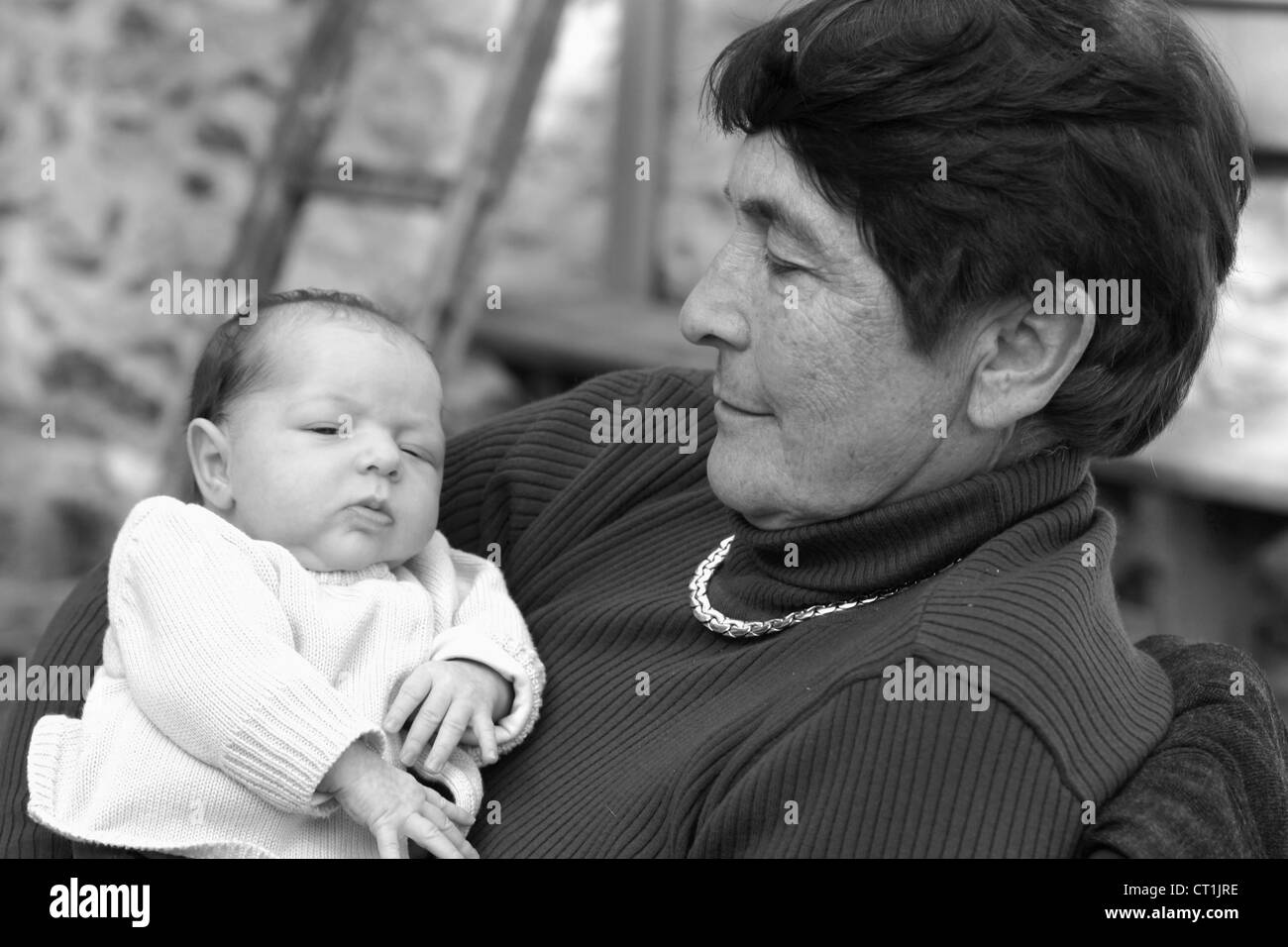 Persona anziana & neonati Foto Stock