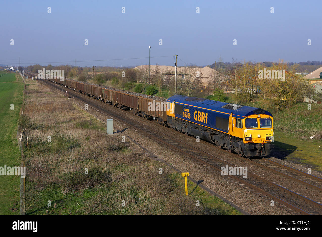 Un grande GBRF british merci su rotaie rottami di teste di treno a sud wycnor juncion Foto Stock