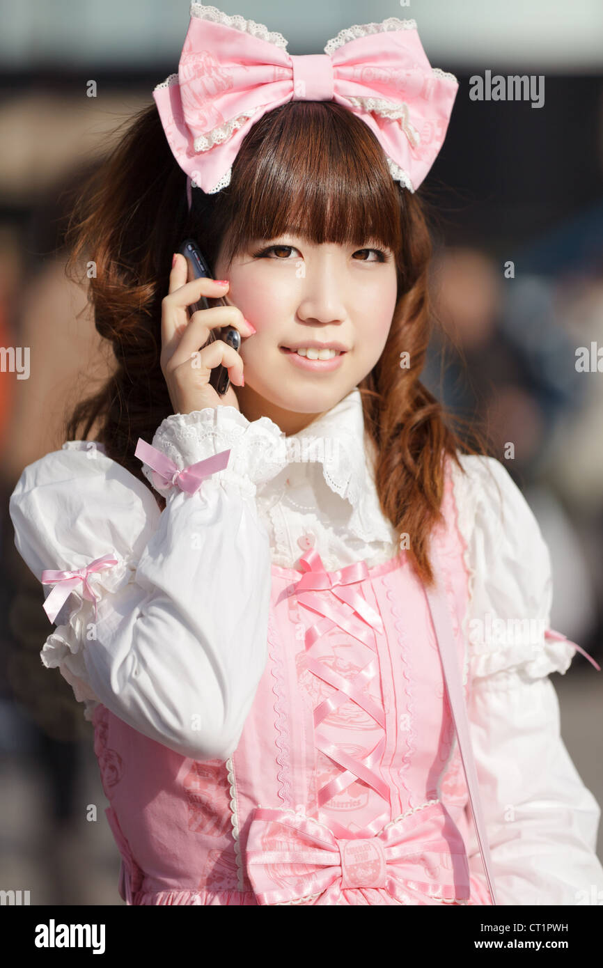 Japanese lolita cosplay donna telefonare, tokyo Foto Stock