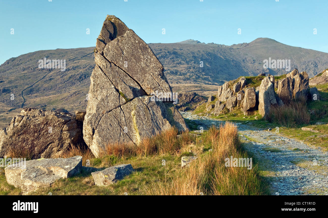 Percorso Rhyd-Ddu di Snowdon montagne, Parco Nazionale di Snowdonia Gwynedd North Wales UK, tarda primavera. Foto Stock