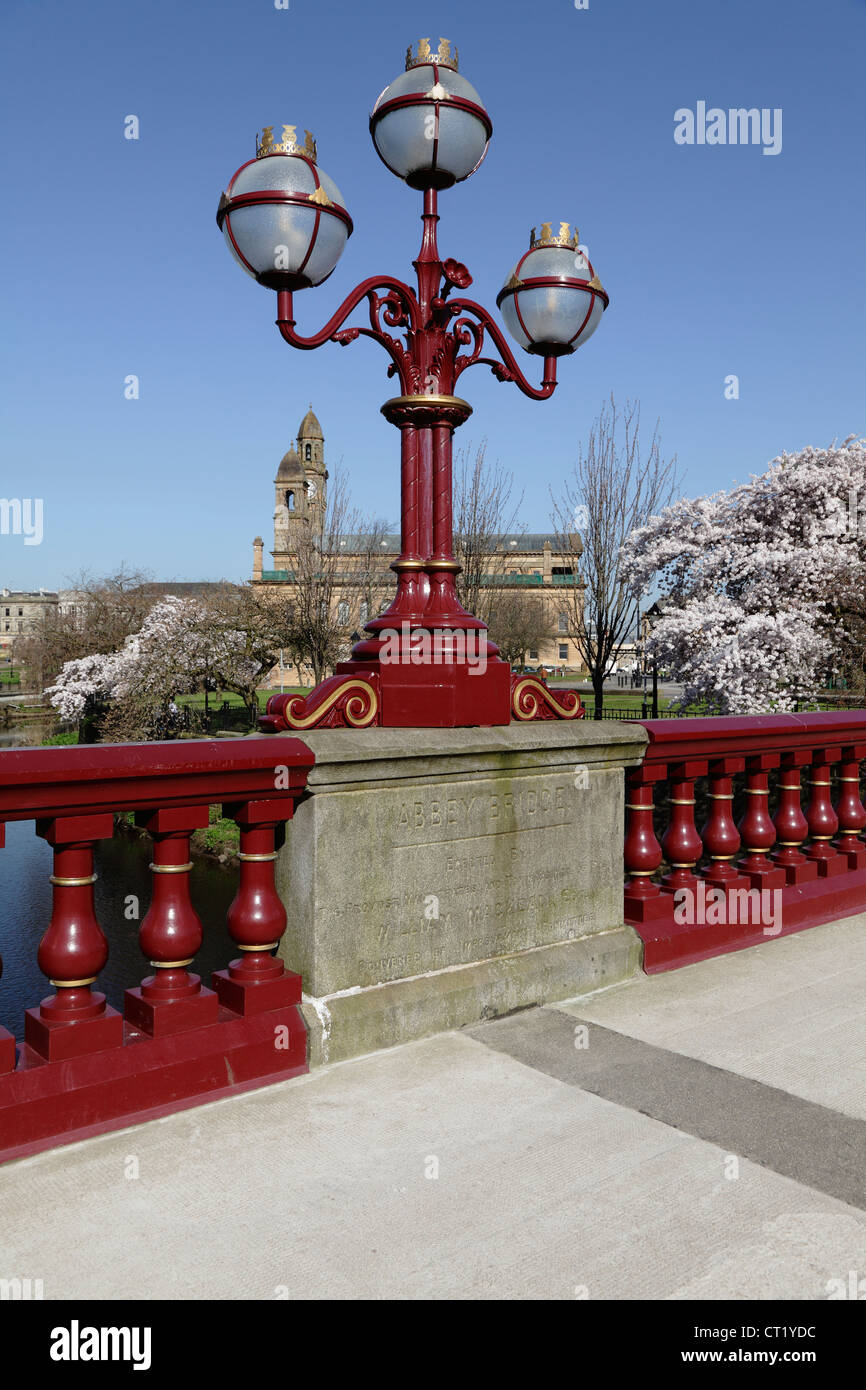 Dettaglio di una lampada per la categoria B elencati ponte Abbazia di Paisley, Scozia, Regno Unito Foto Stock