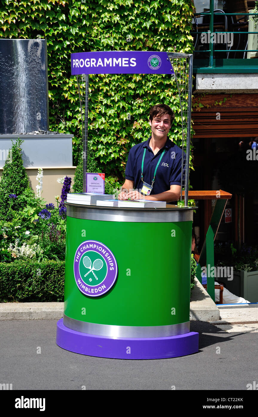 Chiosco di programma ai campionati 2012, Wimbledon, Merton Borough, Greater London, England, Regno Unito Foto Stock