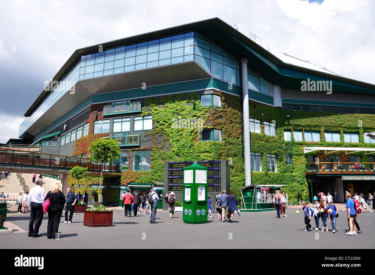 Centre Court ai campionati 2012, Wimbledon, Merton Borough, Greater London, England, Regno Unito Foto Stock