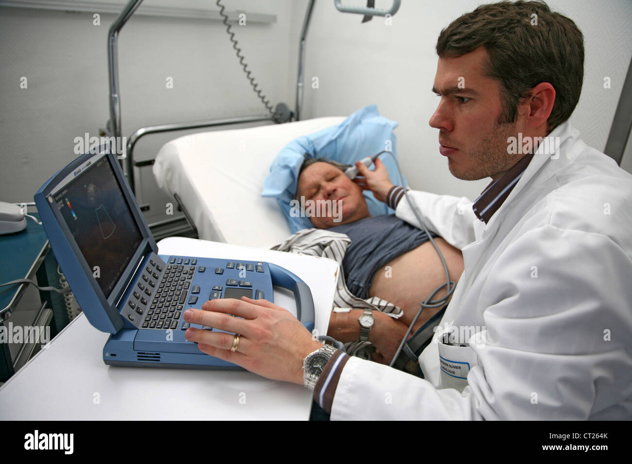 TRANSCRANIAL sonografia doppler Foto Stock