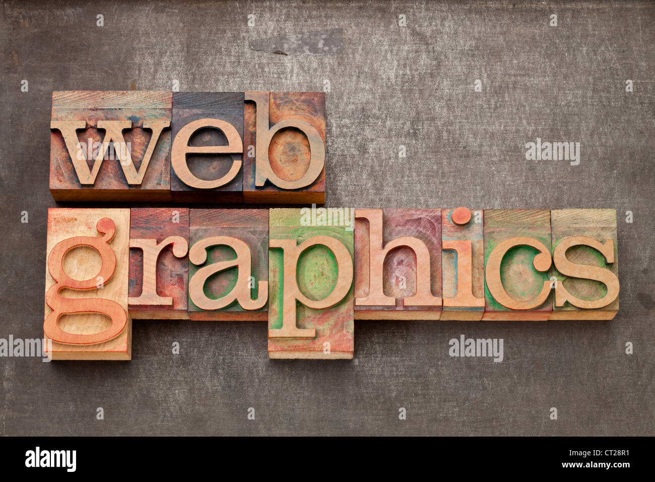 Grafica web - testo in rilievografia vintage tipo di legno contro il grunge superficie di metallo Foto Stock