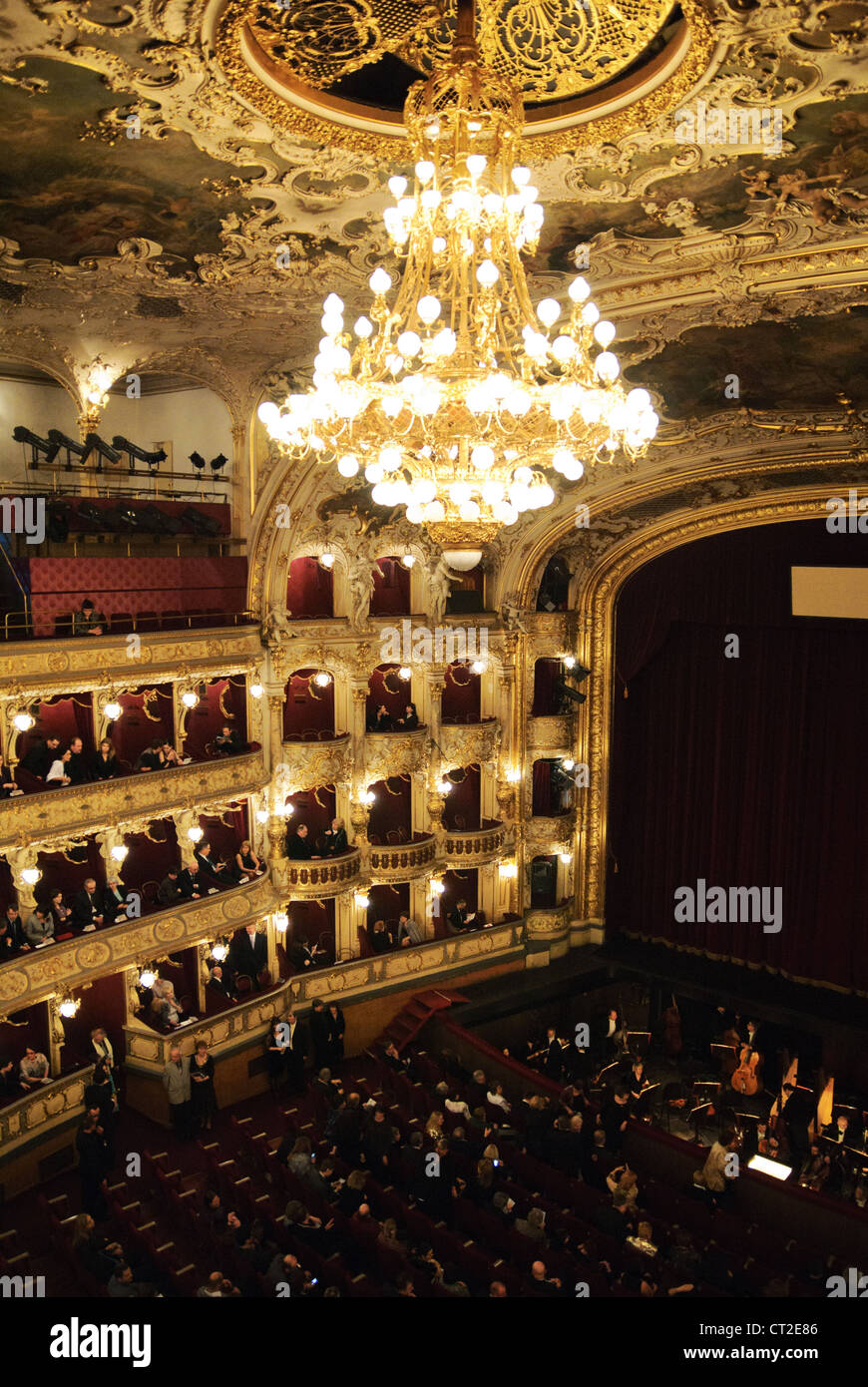 Teatro dell'Opera di Praga interni (Státní opera Praha), Praga, Repubblica  Ceca - Mar 2011 Foto stock - Alamy