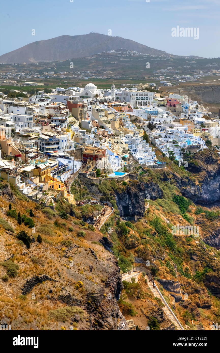 Blick auf Fira und den alten Hafen, Santorini, Griechenland Foto Stock