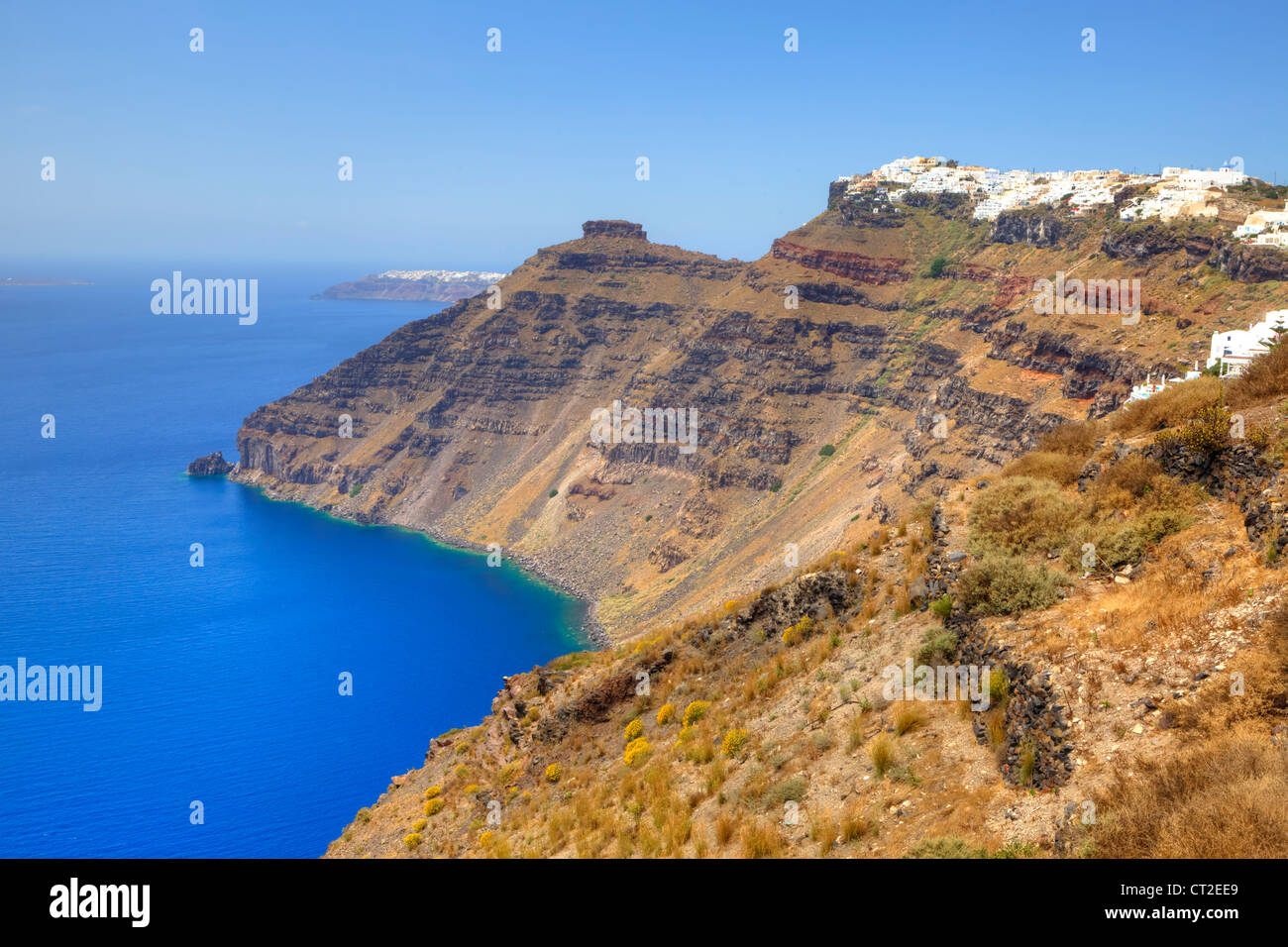 Vista di Imerovigli e Oia sul bordo del cratere della caldera di Santorini, Grecia Foto Stock
