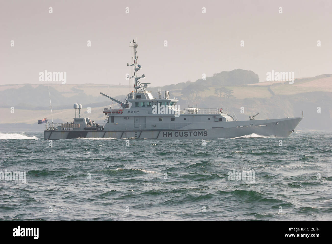 Nave doganale Searcher in mare il nebbioso giorno Foto Stock