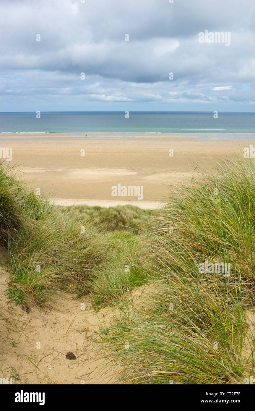 Le dune di sabbia che si affaccia Porth Rene spiaggia vicino Lelant in Cornovaglia Foto Stock