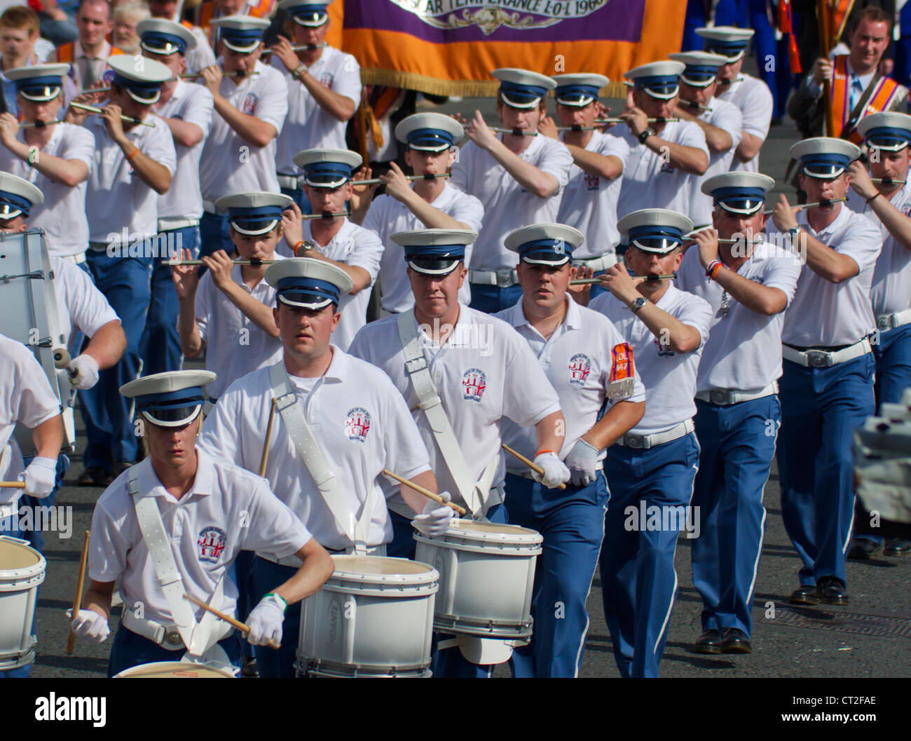 12 Luglio, 2011. Rathfriland, Irlanda del Nord, Regno Unito. Una marching band prende parte alla XII Luglio parade, Irlanda del Nord. Foto Stock