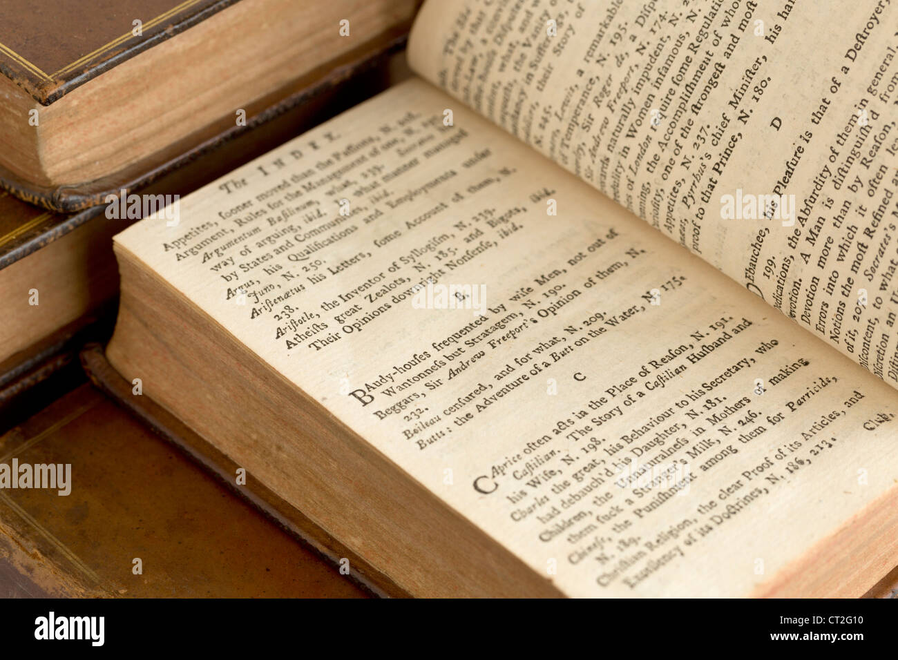 Aprire le pagine del vecchio libro Foto Stock