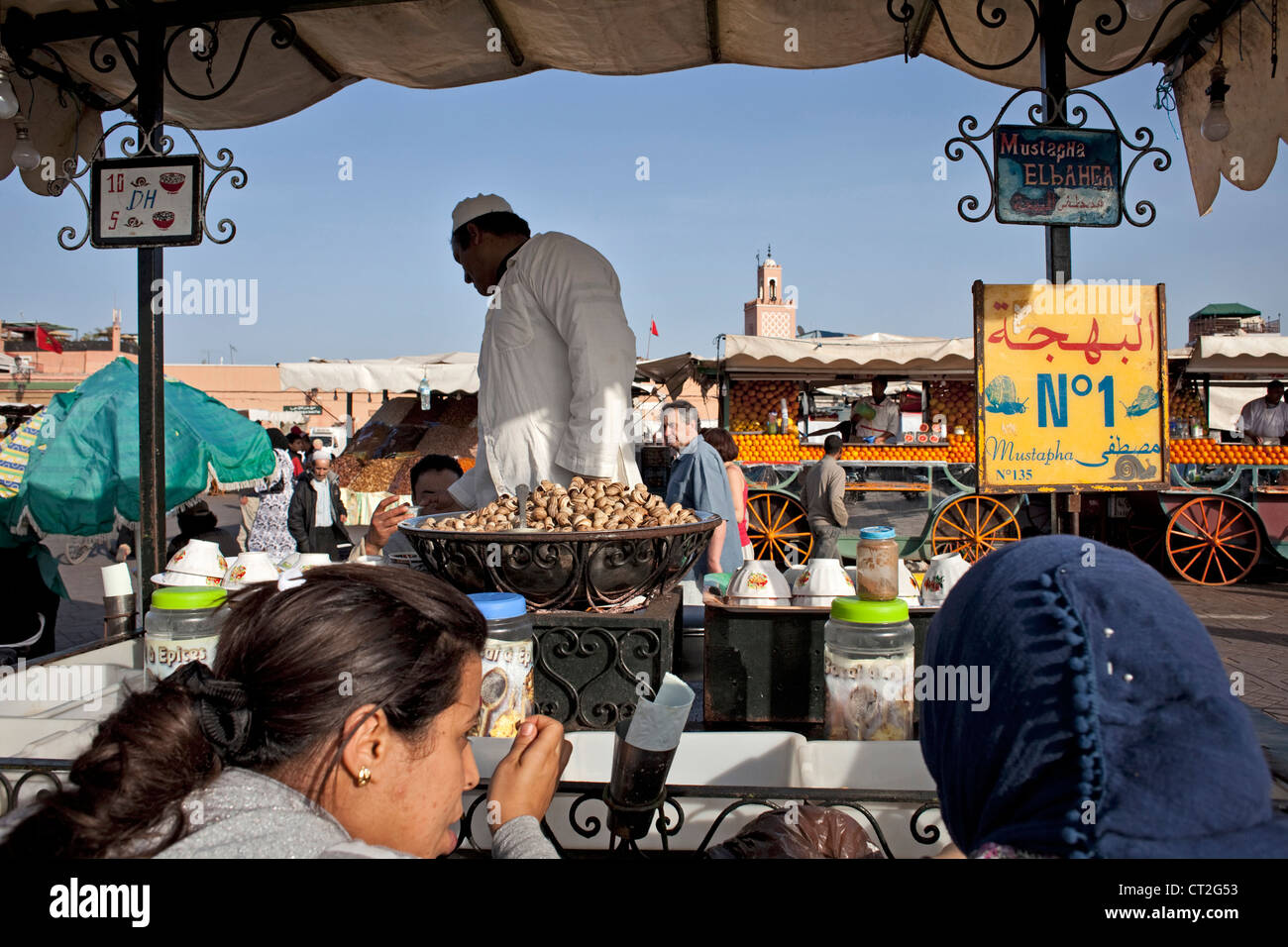 Una lumaca stallo nella piazza Jemaa El Fnaa sqaure nella medina di Marrakech Foto Stock
