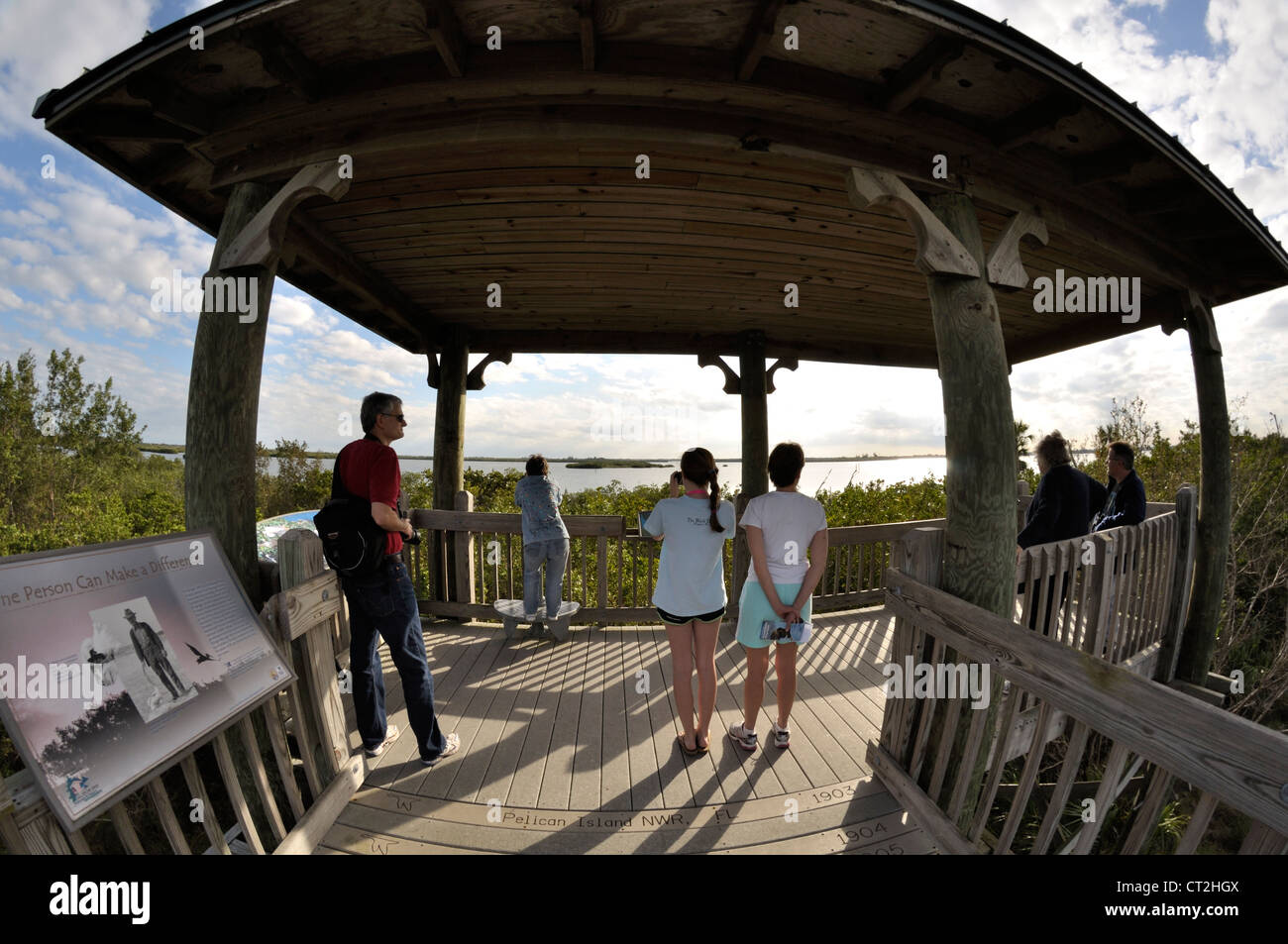 Angolo di larghe vedute del paesaggio della Florida e del cielo al Pelican Island National Wildlife Refuge. Foto Stock