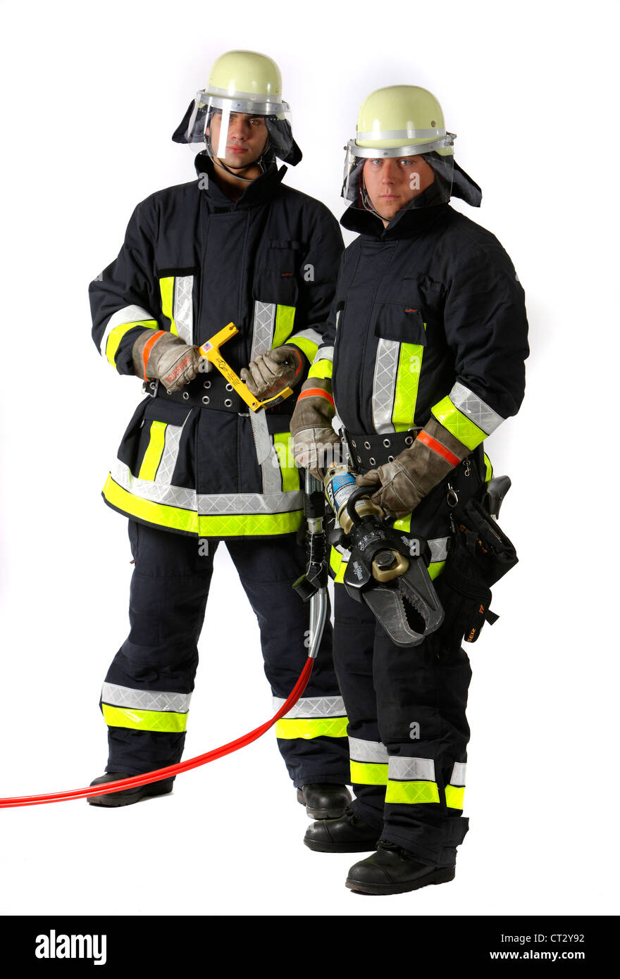 I vigili del fuoco con attrezzature di salvataggio. Idraulico a forbice in metallo. Foto Stock