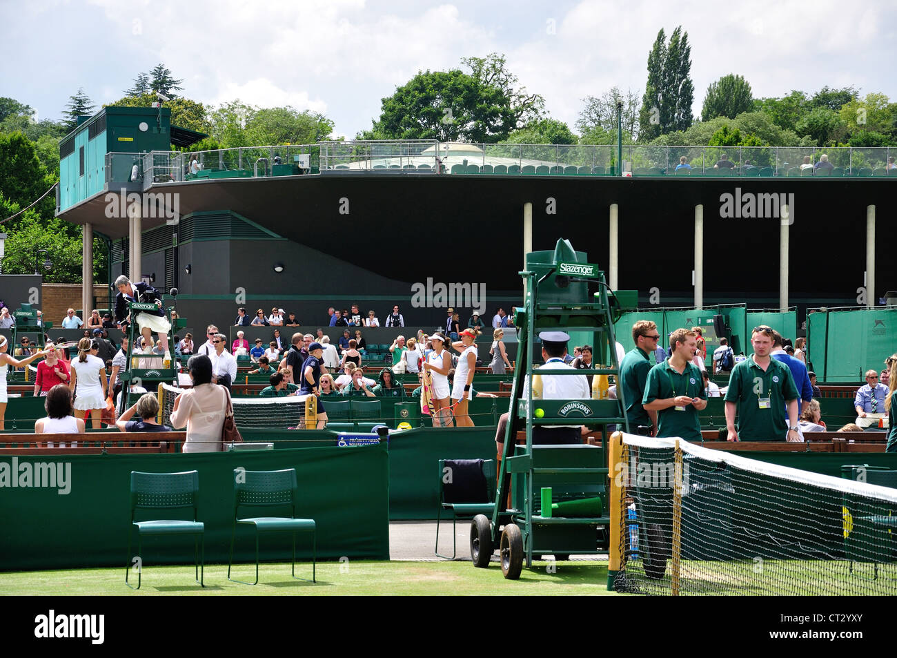 Al di fuori di organi giurisdizionali ai campionati 2012, Wimbledon, Merton Borough, Greater London, England, Regno Unito Foto Stock