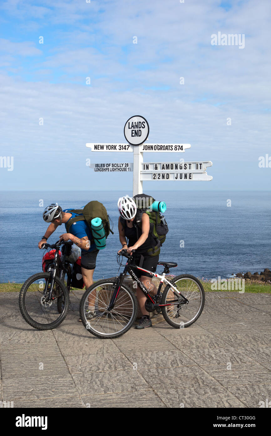 I ciclisti a Lands End Foto Stock