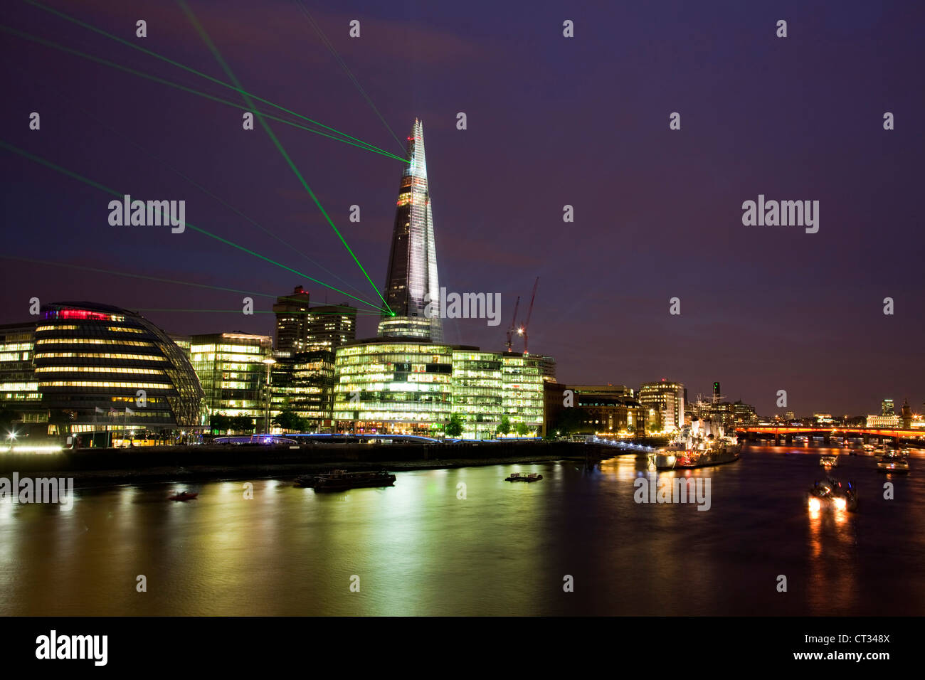 Cerimonia di apertura e la luce laser show all'Shard Building a Londra Foto Stock