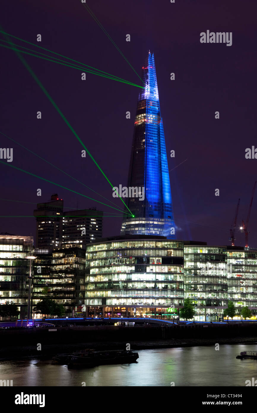 Cerimonia di apertura e la luce laser show all'Shard Building a Londra Foto Stock