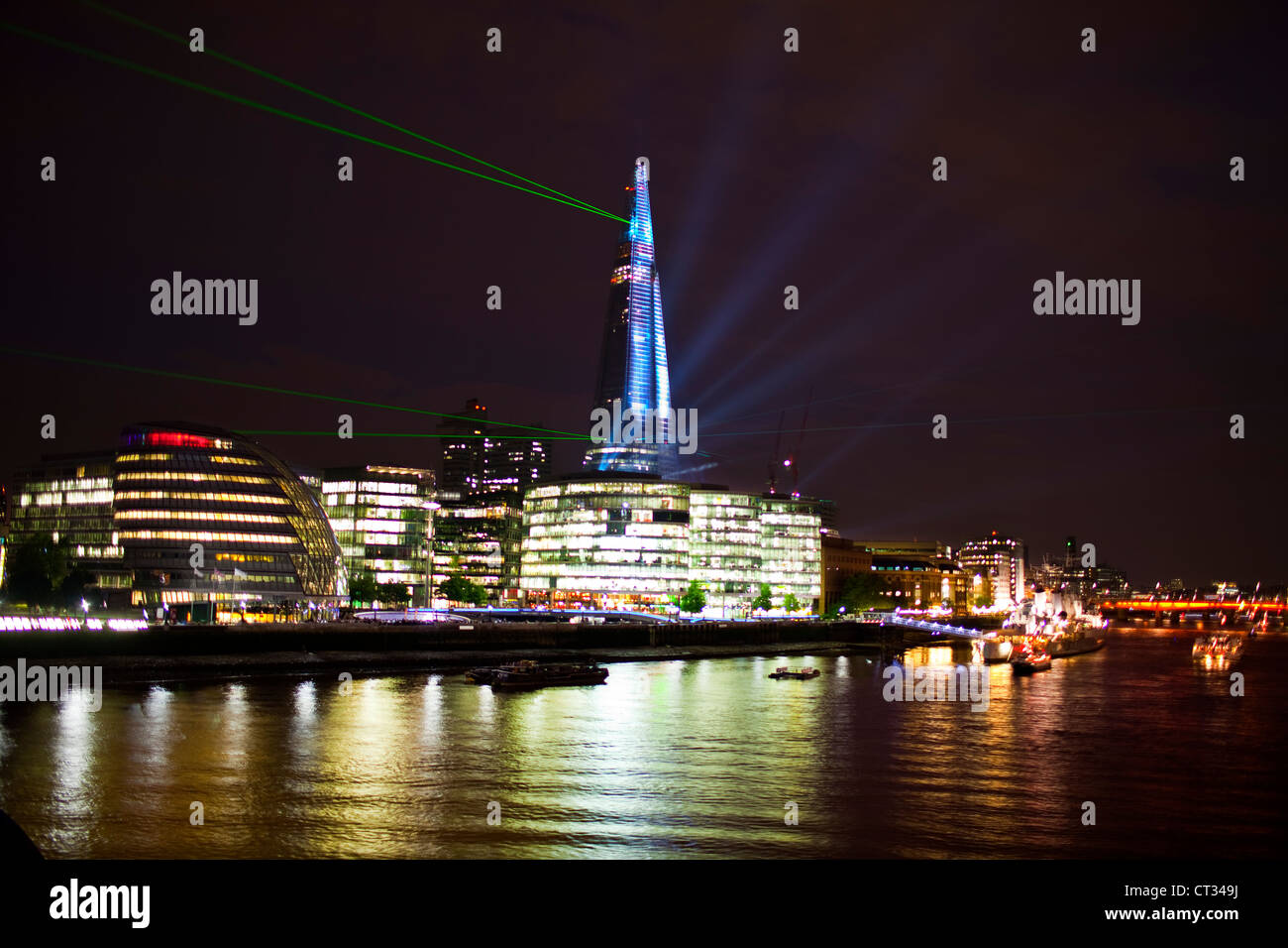 Cerimonia di apertura e la luce laser show all'Shard Building a Londra Foto Stock